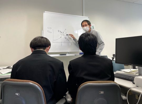 研究討議の様子